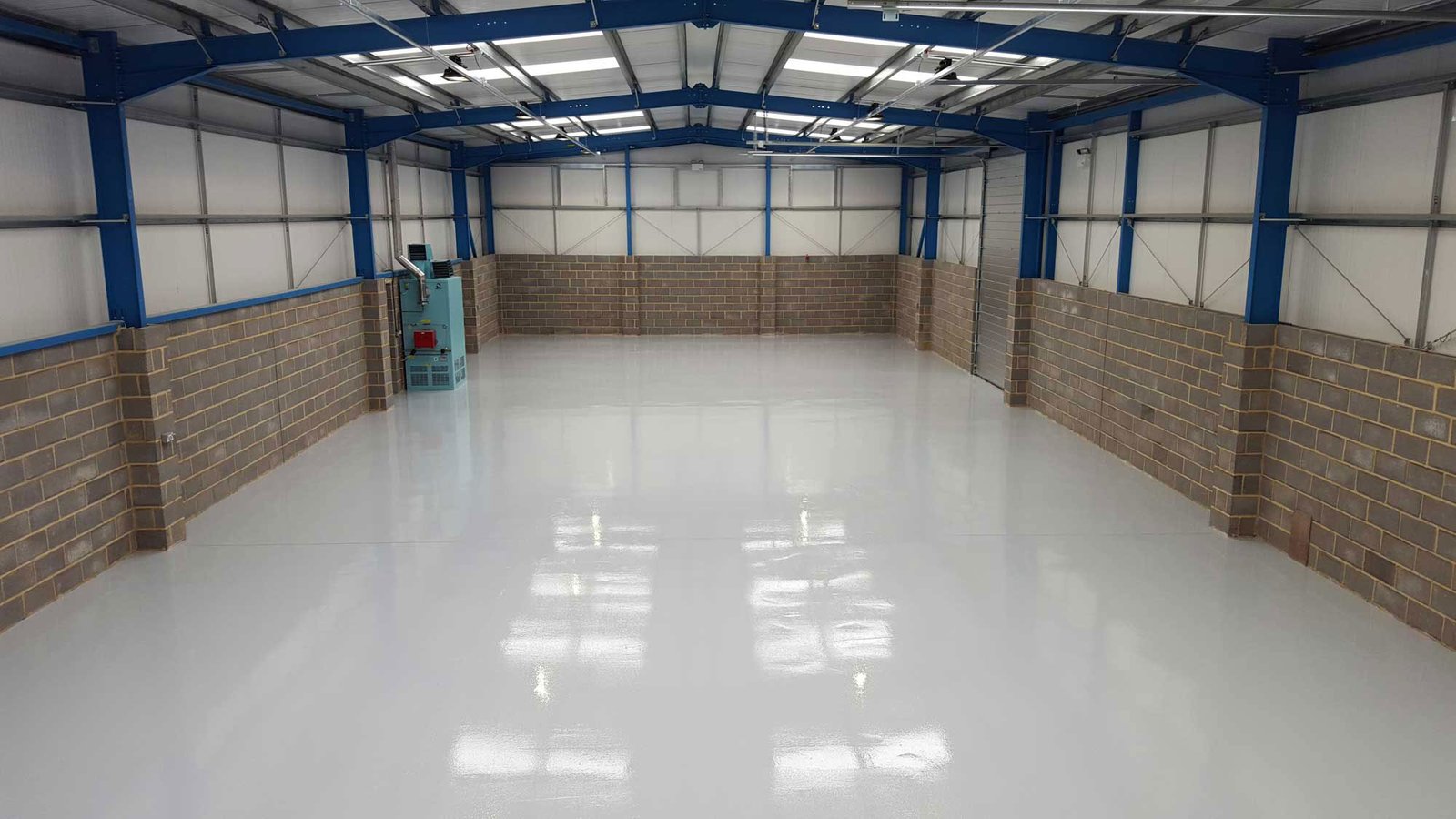 Hall with epoxy floors